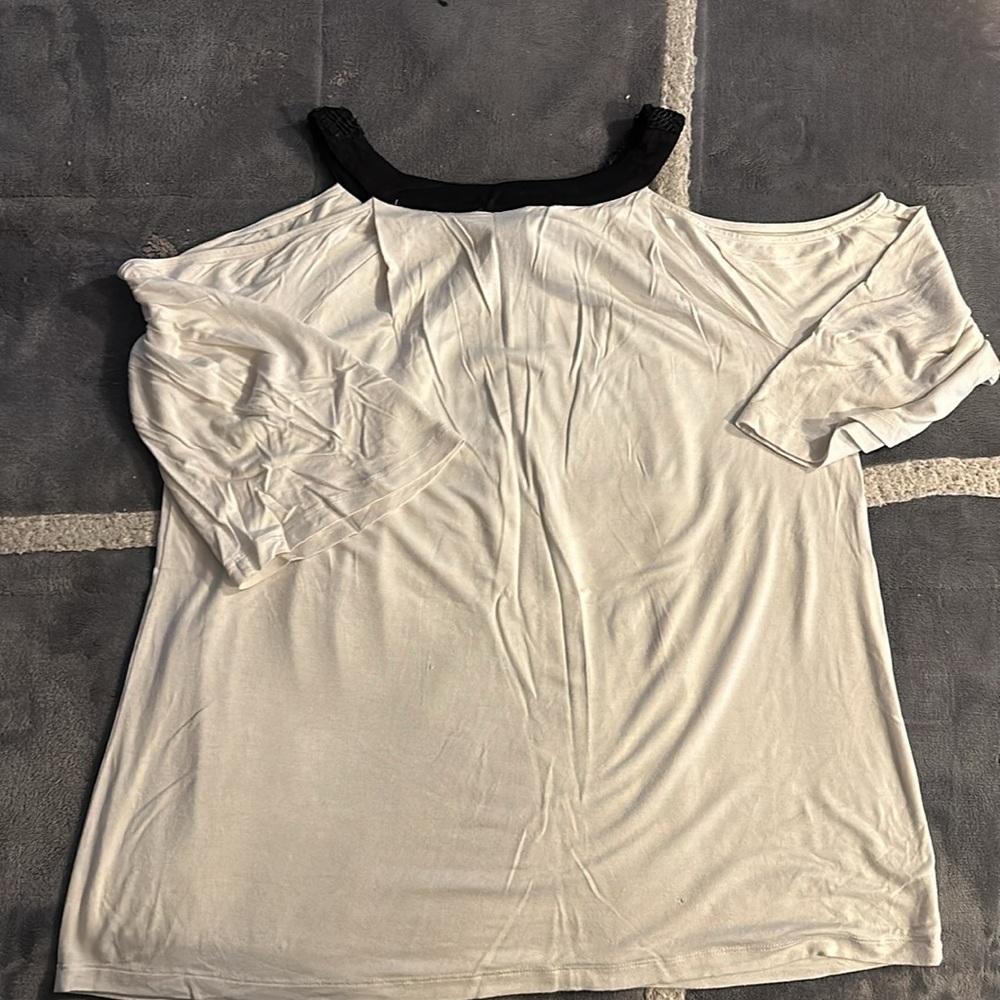 Women’s blouse - Picture 2 of 4